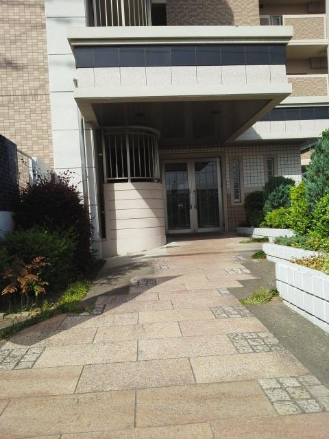 15/23 エントランス