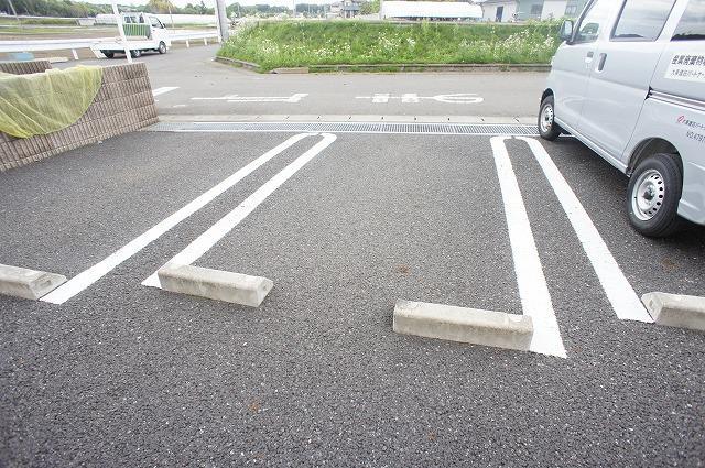 13/19 駐車場