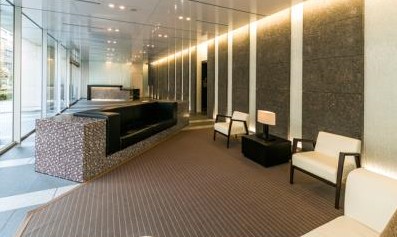 19/27 エントランス