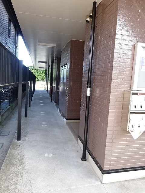 22/27 エントランス