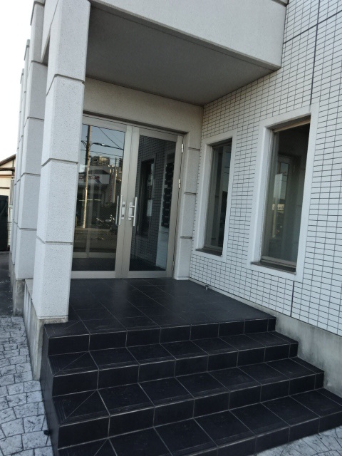 18/26 エントランス