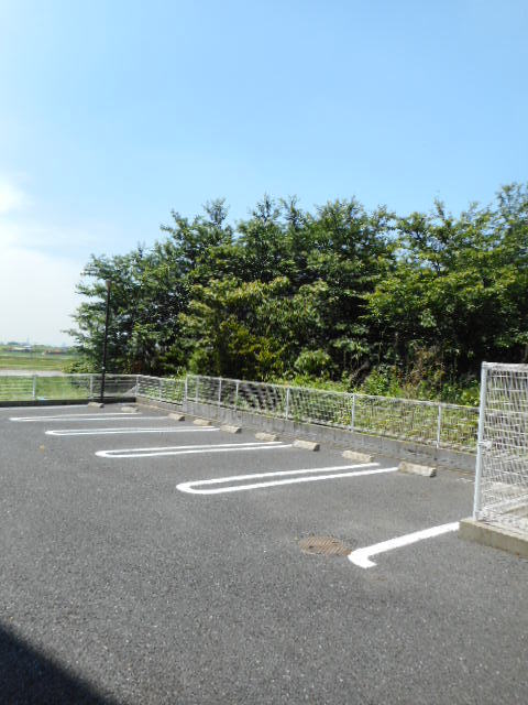 14/18 駐車場