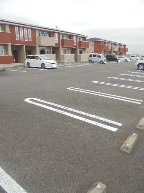 13/19 駐車場