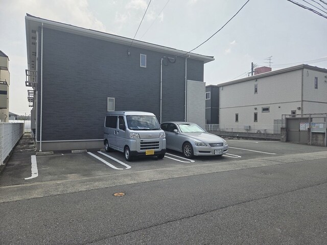 21/28 駐車場