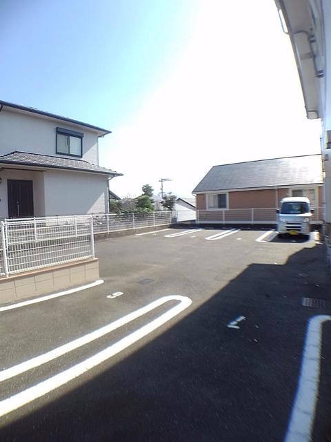 13/19 駐車場