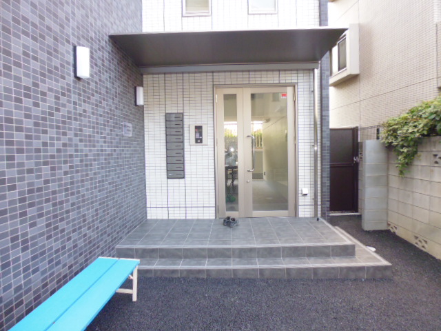 22/27 エントランス