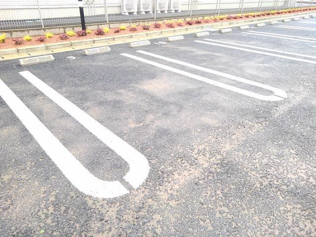 22/28 駐車場