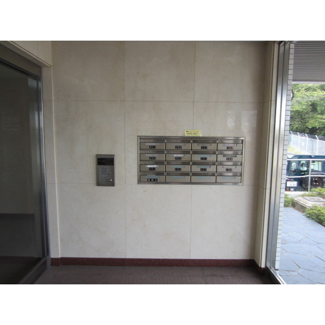 21/30 エントランス