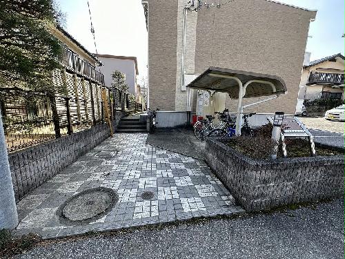 13/22 エントランス