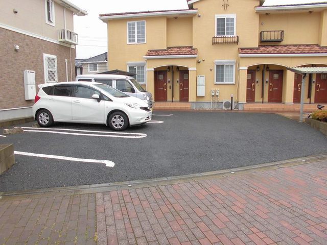 22/28 駐車場