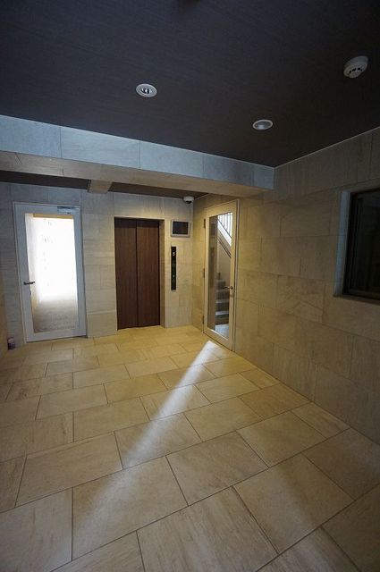 14/20 エントランス