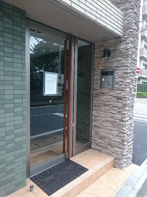 21/30 エントランス