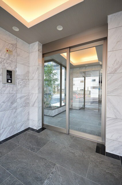 14/20 エントランス