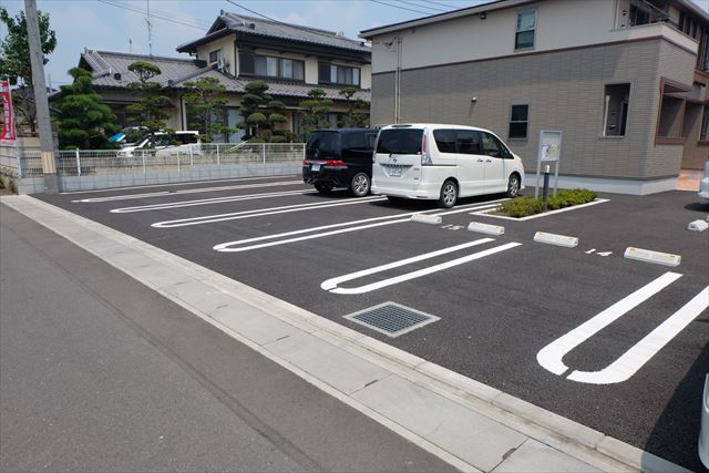 22/28 駐車場