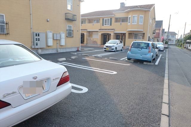 22/28 駐車場