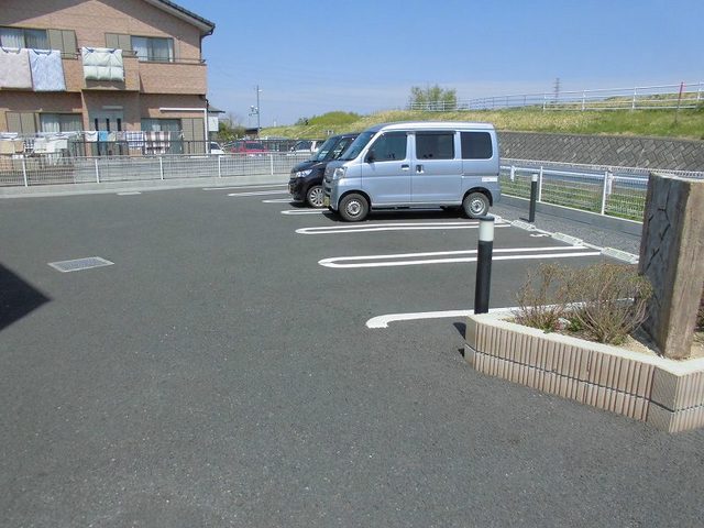 17/23 駐車場