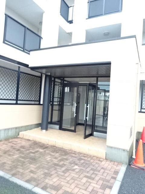 19/30 エントランス