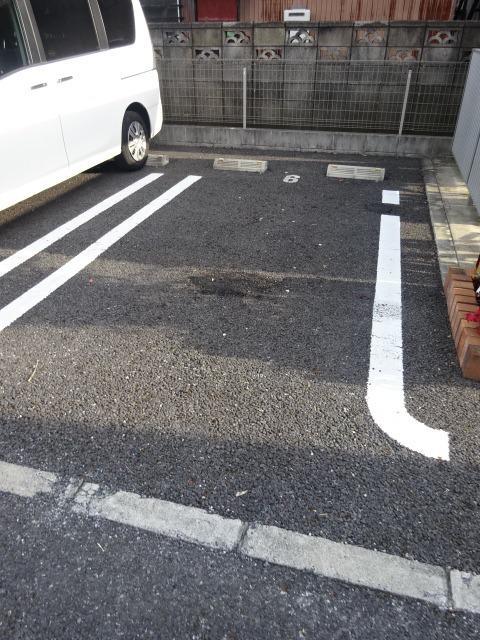 22/28 駐車場
