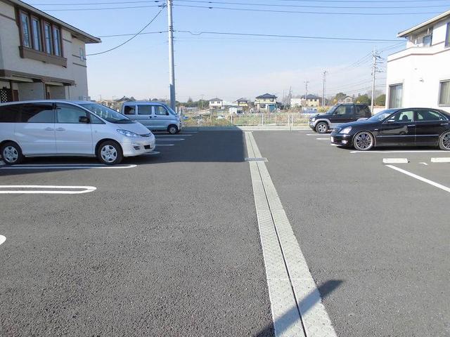 13/19 駐車場
