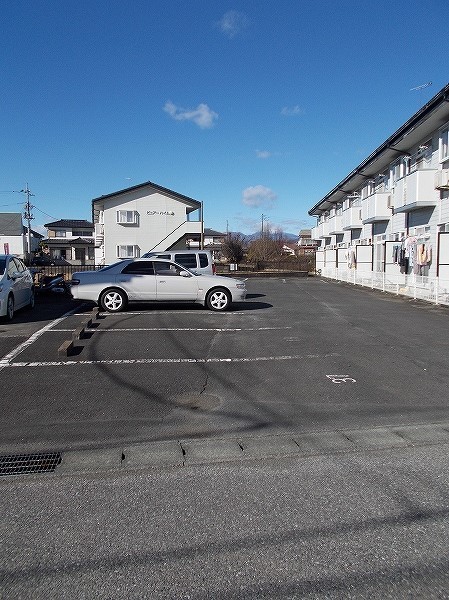 メゾンセントポーリアＡ駐車場