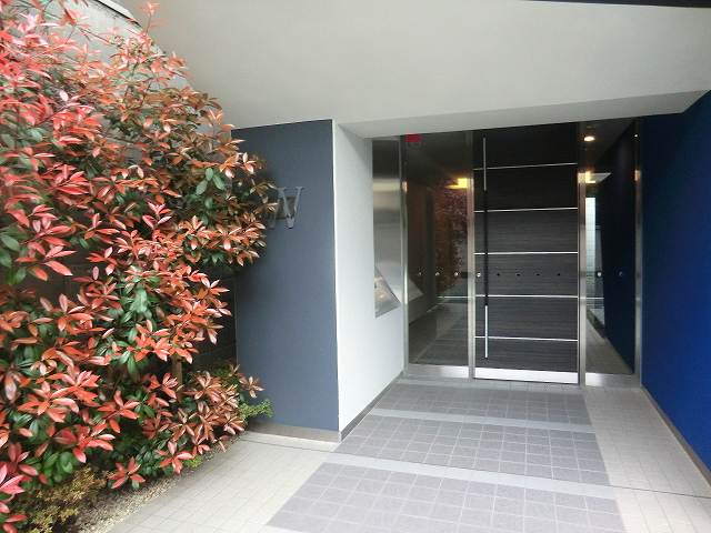 20/30 エントランス