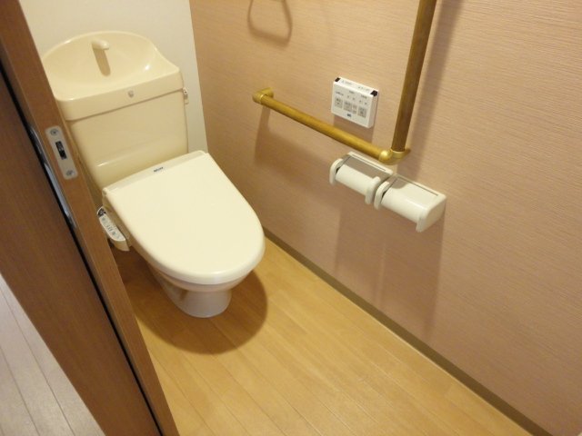 18/23 トイレ