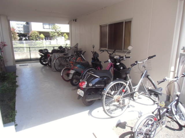 22/27 エントランス