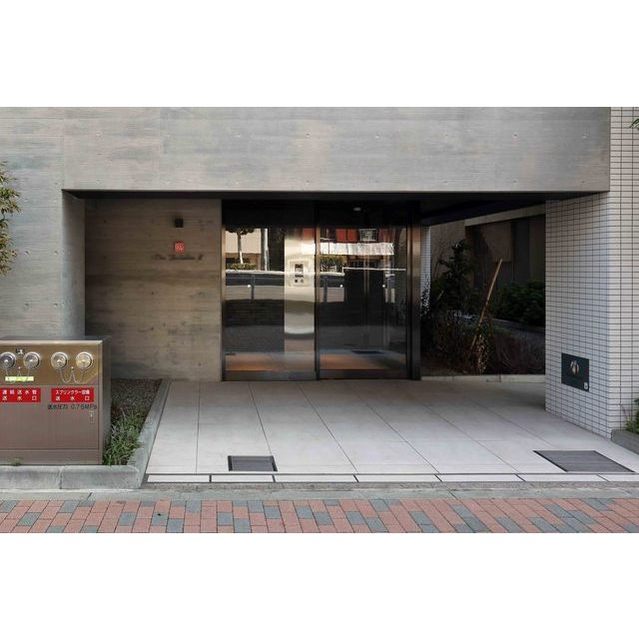 2/4 エントランス