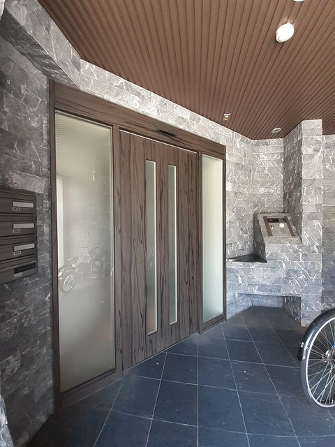 14/20 エントランス