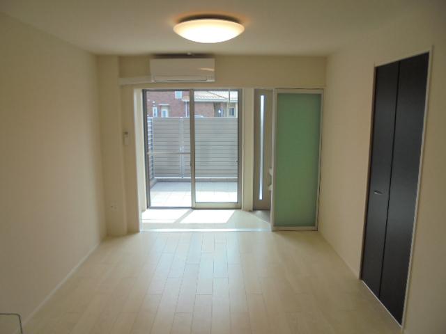 21/30 エントランス