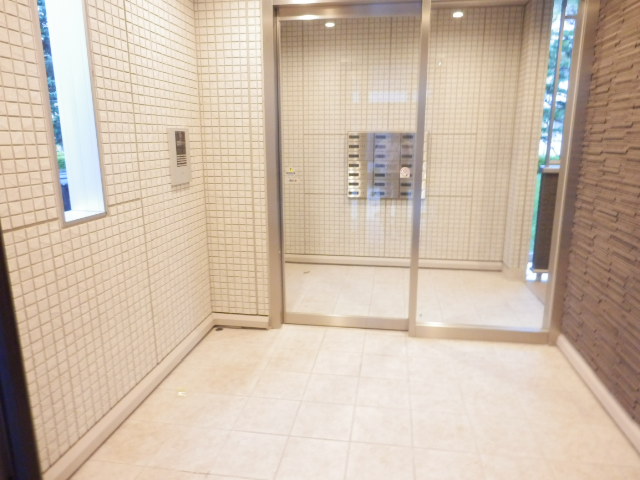 23/26 エントランス