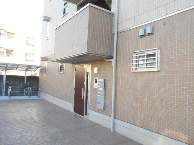 21/23 エントランス