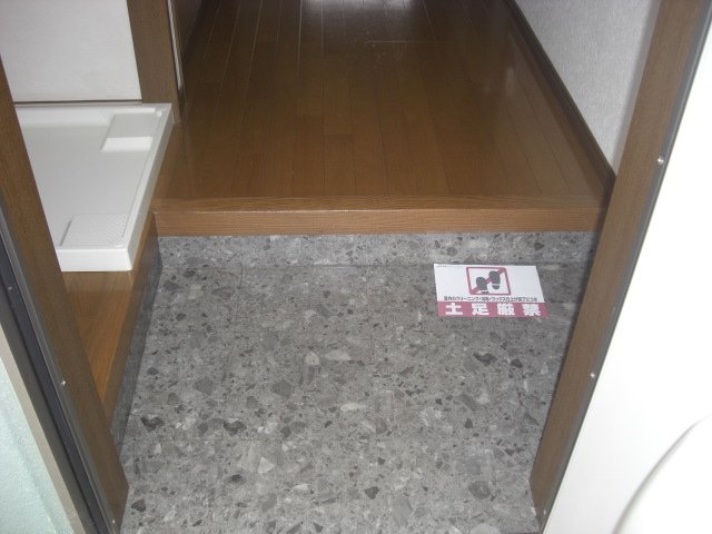 14/27 玄関