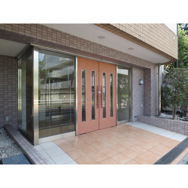 18/25 エントランス