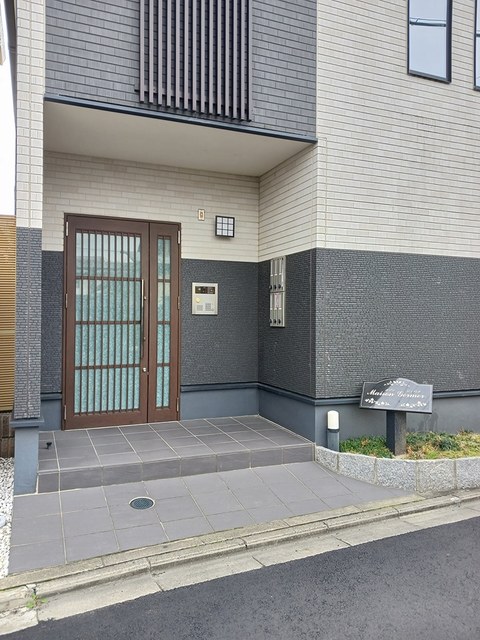 13/22 エントランス