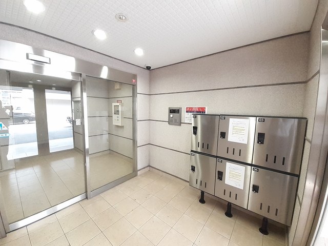 21/29 エントランス