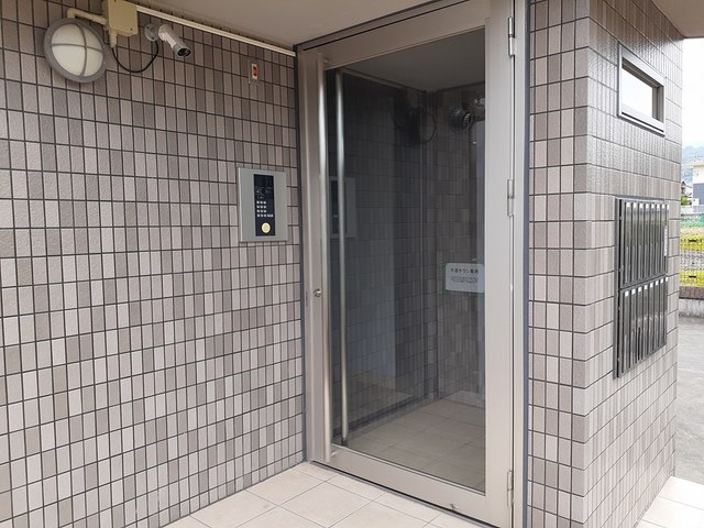 22/28 エントランス