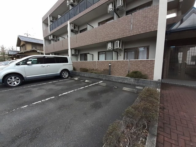 22/30 駐車場