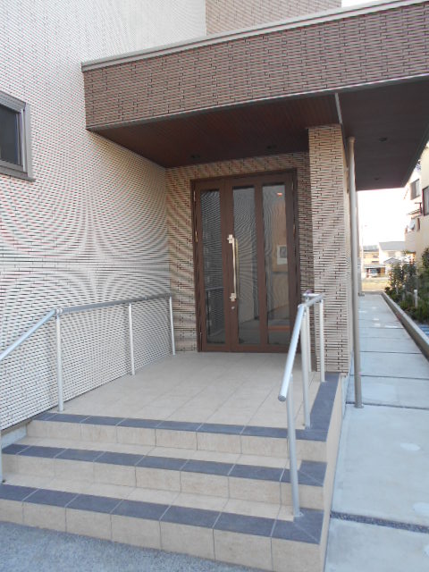 23/30 エントランス