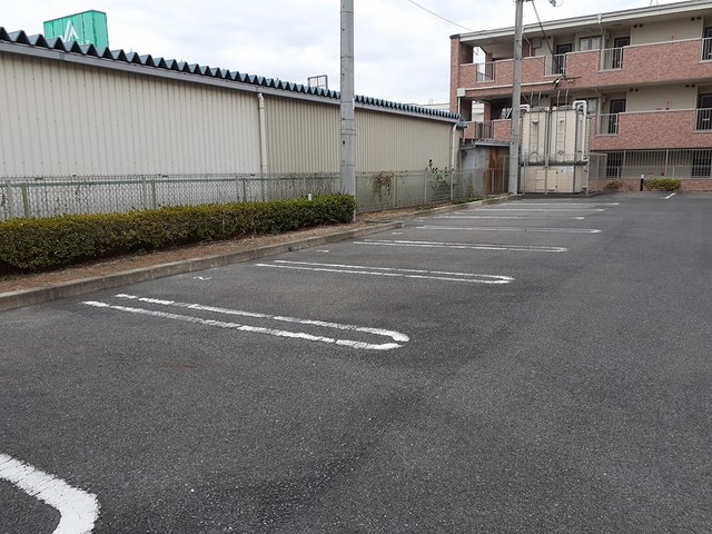 16/23 駐車場