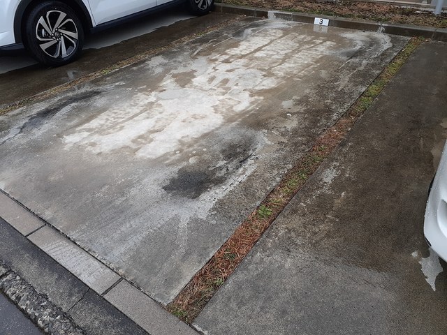 22/28 駐車場