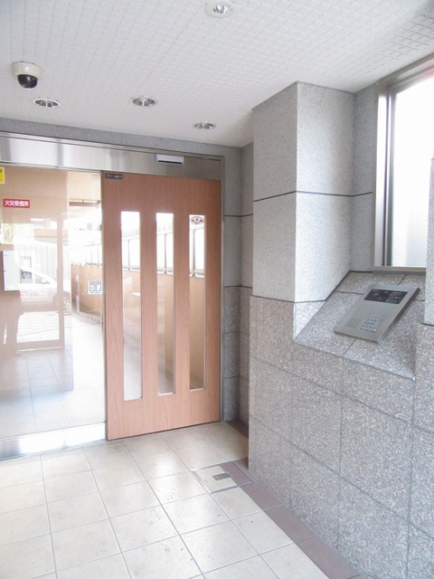 18/25 エントランス