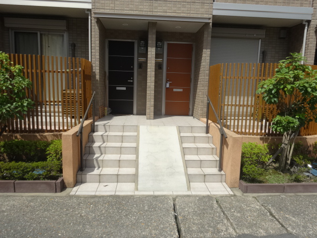 24/30 エントランス