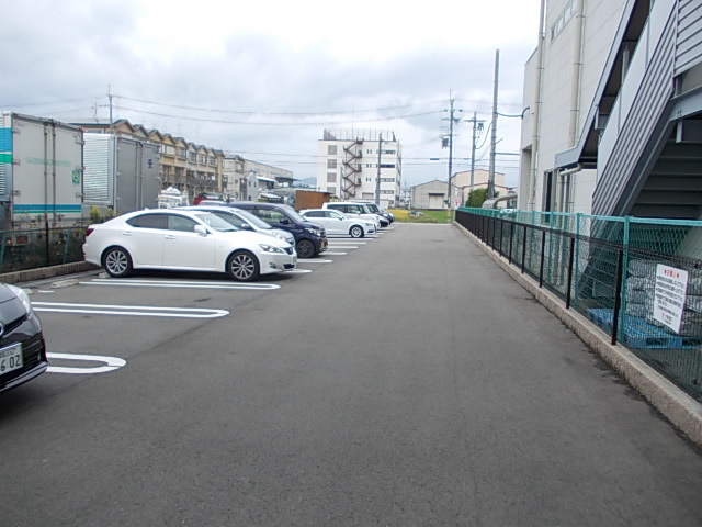 22/28 駐車場