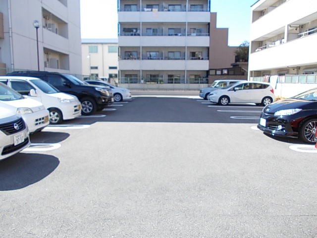 21/28 駐車場