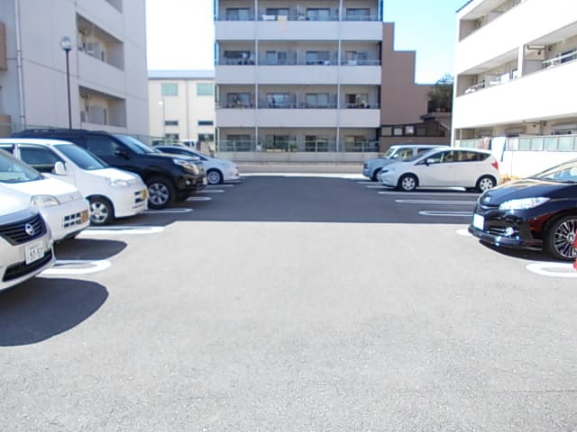 22/28 駐車場