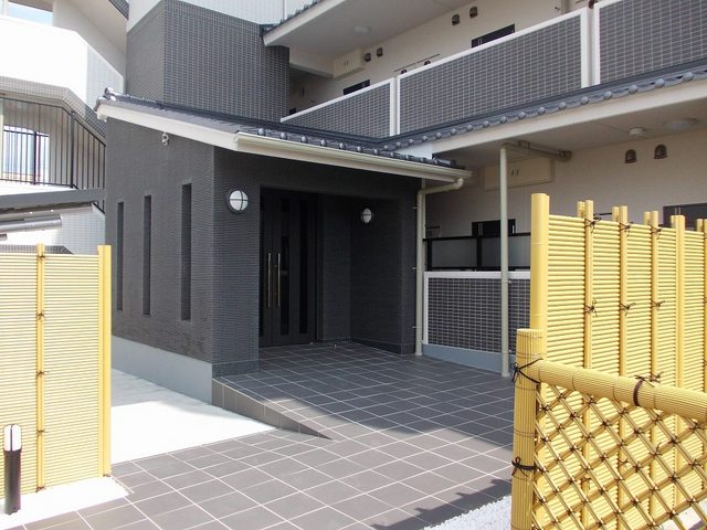 14/20 エントランス