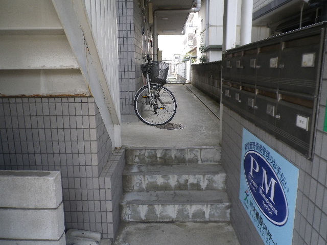 21/30 エントランス