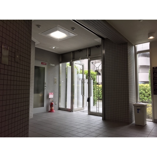 18/28 エントランス