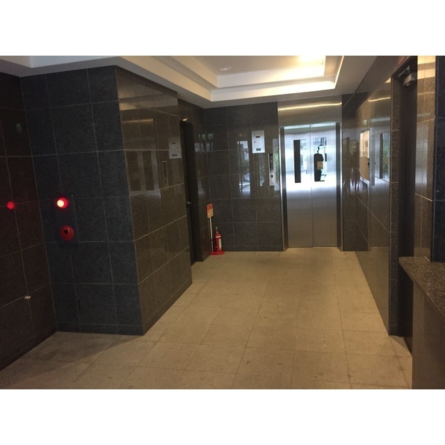 5/5 エントランス